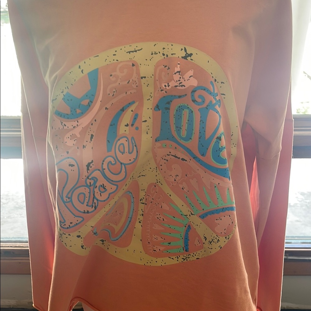 Peace Love Graphic Long Sleeve Tee